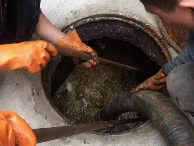 门源清理化粪池时如何避免沼气的危害?